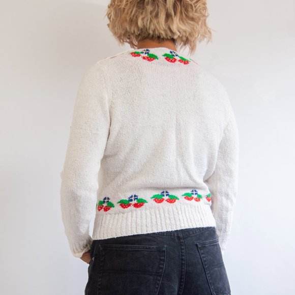 80s Strawberry Trim Sweater L Large / cottage core - Picture 4 of 7